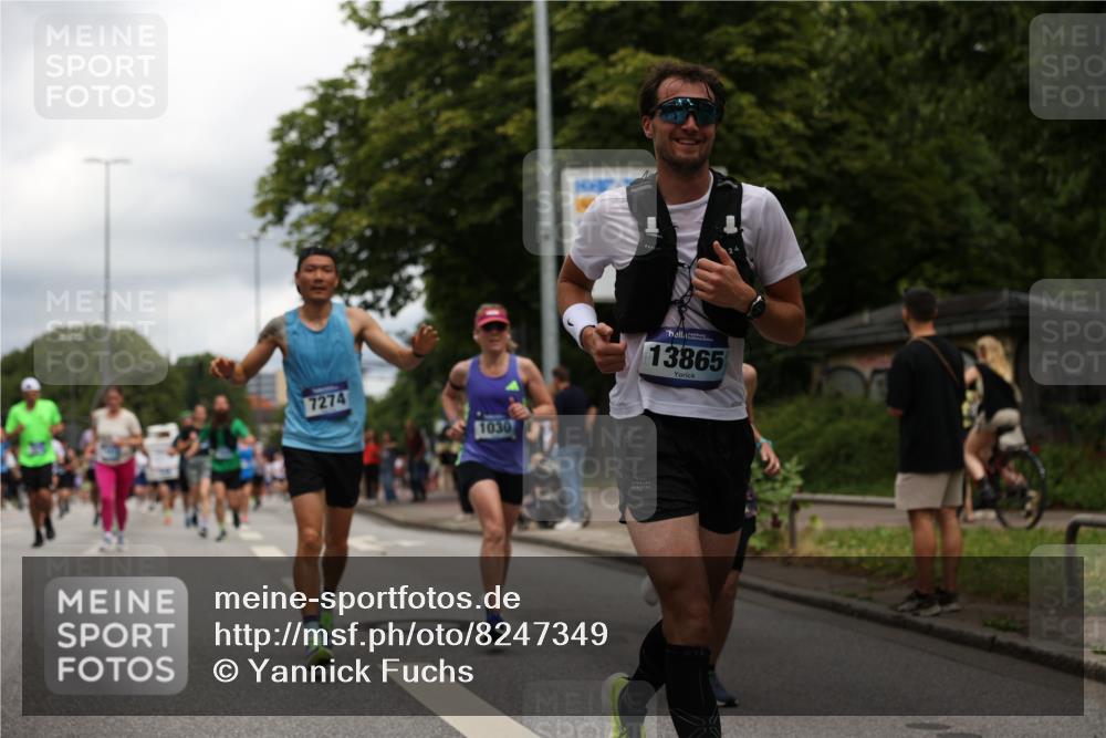 29.06.2025 - hella hamburg halbmarathon Yannick Fuchs http://msf.ph/oto/8247349 29.06.2025 10:47:47 20KM 1030, 1151, 1267, 1422, 1502, 1727, 1870, 2058, 2070, 2354, 2518, 2630, 3096, 3819, 5020, 5259, 5638, 5866, 6294, 6374, 6481, 6511, 6512, 6629, 6762, 6942, 7274, 7395, 7478, 7918, 8285, 8335, 8394, 8447, 9380, 9791, 9922, 10891, 11068, 11430, 11844, 12321, 12379, 12607, 12632, 12909, 13032, 13033, 13397, 13794, 13865, 13912, 14702, 15146, 15441, 15502, 15838, 15856, 15946, 16477, 16780, 17348, 17482, 18143, 18308, 18418, 18487, 18514, 18612, 19067 meine-sportfotos.de