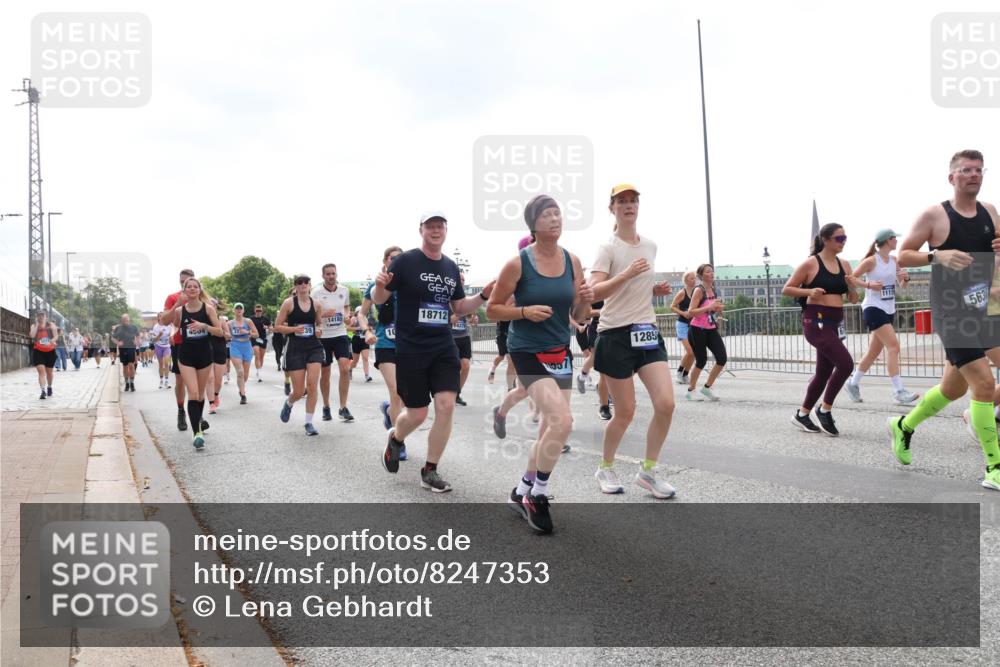 29.06.2025 - hella hamburg halbmarathon Lena Gebhardt http://msf.ph/oto/8247353 29.06.2025 10:45:32 Lombardsbrücke 1033, 1060, 1085, 1104, 1685, 1713, 1798, 1854, 1983, 2008, 2216, 2217, 2522, 2550, 2657, 2664, 2917, 2965, 2973, 3160, 3164, 3357, 3377, 3879, 3993, 4099, 4102, 4186, 4224, 4306, 4317, 4337, 4388, 4504, 4820, 4851, 5044, 5099, 5108, 5190, 5339, 5635, 5636, 5949, 6133, 6150, 6509, 6623, 6763, 6788, 6911, 6922, 6980, 7268, 7283, 7530, 7541, 7699, 7859, 7912, 8594, 8605, 8745, 8762, 9620, 10030, 10182, 10225, 10327, 10329, 11314, 12332, 12334 meine-sportfotos.de