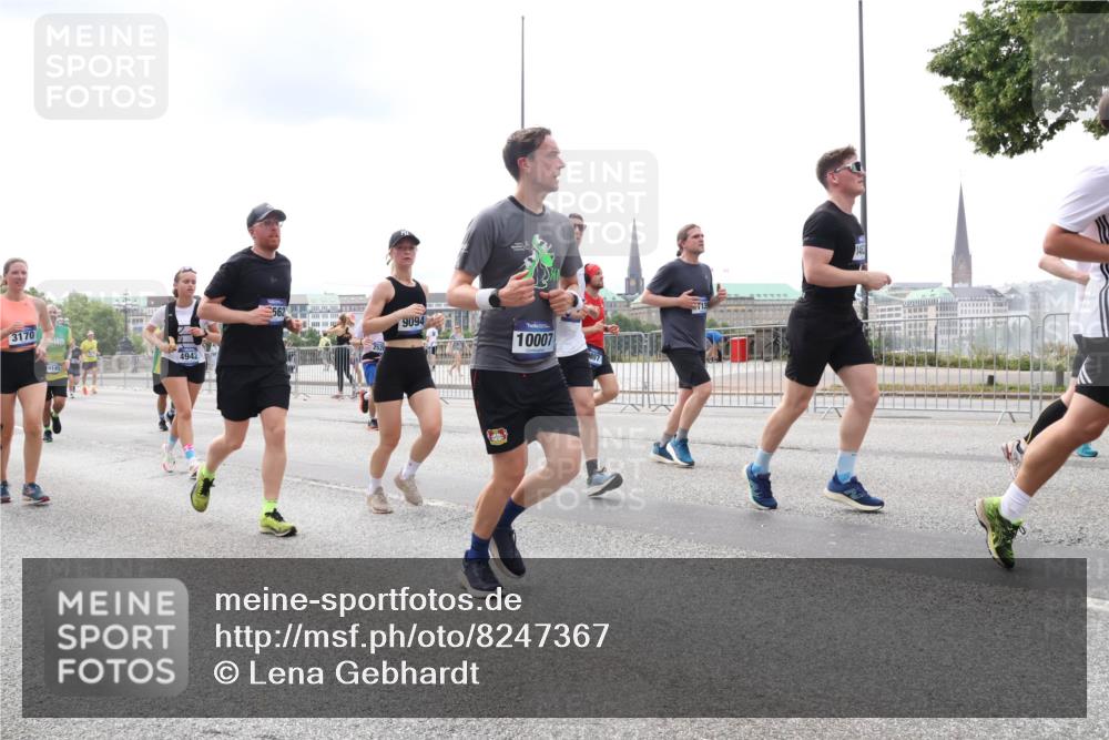 29.06.2025 - hella hamburg halbmarathon Lena Gebhardt http://msf.ph/oto/8247367 29.06.2025 10:34:02 Lombardsbrücke 1189, 1275, 1417, 1672, 1705, 1787, 1896, 2265, 2342, 2464, 2482, 2496, 2526, 2776, 2801, 2933, 3145, 3170, 3264, 3340, 3345, 3560, 3829, 3848, 4361, 4433, 4449, 4479, 4696, 4807, 4824, 4826, 4942, 5075, 5096, 5141, 5557, 5561, 5566, 5569, 5584, 5691, 5821, 5822, 5887, 6105, 6109, 6364, 6515, 6516, 6854, 6956, 7027, 7324, 7329, 7565, 7653, 8021, 8157, 8202, 8277, 8282, 8349, 8375, 8377, 8383, 8401, 8965, 9094, 9234, 9438, 9799, 9875, 9995, 10007, 10071, 10360, 10561, 11811 meine-sportfotos.de