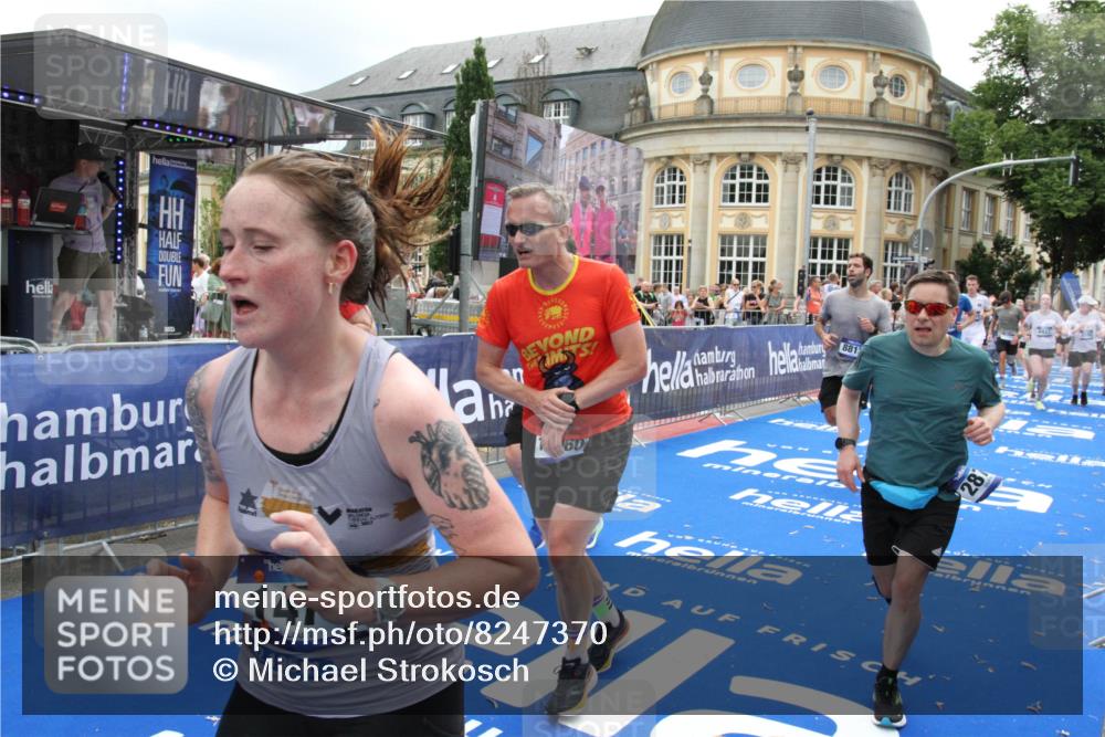 29.06.2025 - hella hamburg halbmarathon Michael Strokosch http://msf.ph/oto/8247370 29.06.2025 10:49:34 Ziel 1342, 1476, 2516, 2592, 2596, 2878, 2889, 5705, 8437, 8689, 8813, 9038, 9649, 11339, 11340, 11679, 11779, 12094, 13233, 13269, 14562, 14838, 15392, 15857, 16114, 16592, 16738, 16891, 17001, 18476, 18887, 18960 meine-sportfotos.de