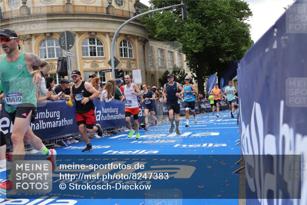 29.06.2025 - hella hamburg halbmarathon Strokosch-Dieckow http://msf.ph/oto/8247383 29.06.2025 10:39:08 Ziel 1164, 1445, 1803, 2044, 2262, 3282, 4565, 4759, 5752, 6686, 6687, 8925, 11305, 11619, 12046, 12137, 13729, 14311, 15556, 16656, 16820, 17668, 18149, 18547 meine-sportfotos.de