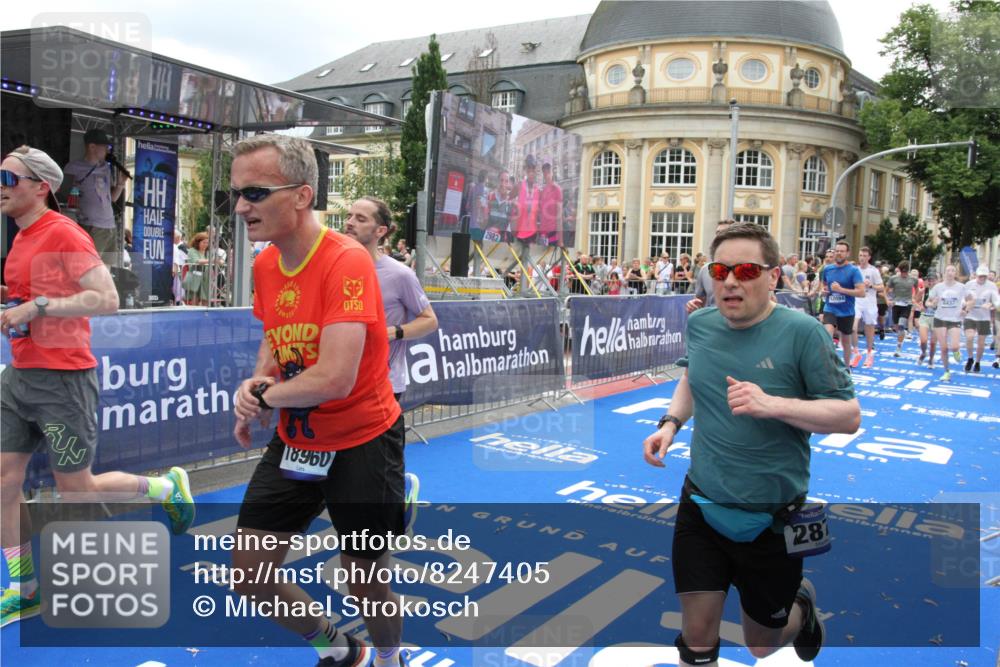 29.06.2025 - hella hamburg halbmarathon Michael Strokosch http://msf.ph/oto/8247405 29.06.2025 10:49:34 Ziel 1342, 1476, 2516, 2592, 2596, 2878, 2889, 5705, 8437, 8689, 8813, 9038, 9649, 11339, 11340, 11679, 11779, 12094, 13233, 13269, 14562, 14838, 15392, 15857, 16114, 16592, 16738, 16891, 17001, 18476, 18887, 18960 meine-sportfotos.de