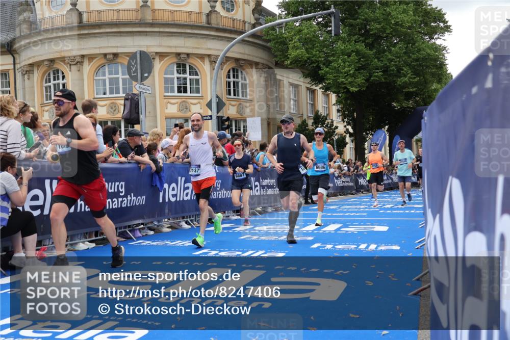 29.06.2025 - hella hamburg halbmarathon Strokosch-Dieckow http://msf.ph/oto/8247406 29.06.2025 10:39:08 Ziel 1164, 1445, 1803, 2044, 2262, 3282, 4565, 4759, 5752, 6686, 6687, 8925, 11305, 11619, 12046, 12137, 13729, 14311, 15556, 16656, 16820, 17668, 18149, 18547 meine-sportfotos.de