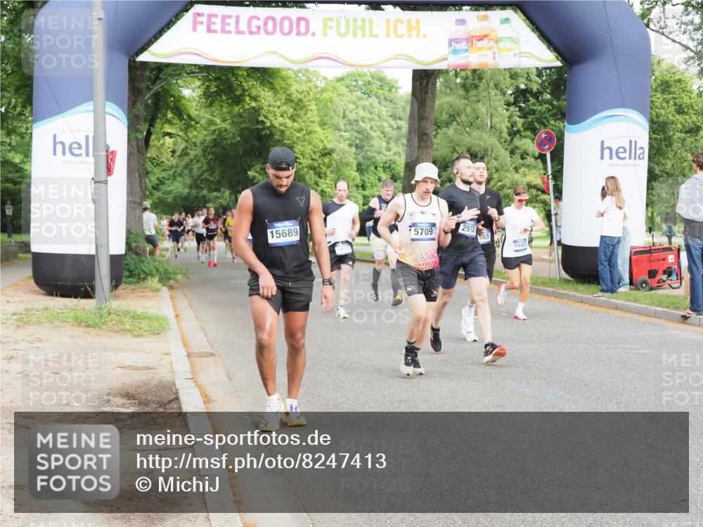 29.06.2025 - hella hamburg halbmarathon MichiJ http://msf.ph/oto/8247413 29.06.2025 10:28:34 Zwischen KM18-KM19 1975, 2972, 3626, 4565, 5709, 5803, 8319, 8933, 10968, 12372, 14077, 15421, 15689, 18979 meine-sportfotos.de