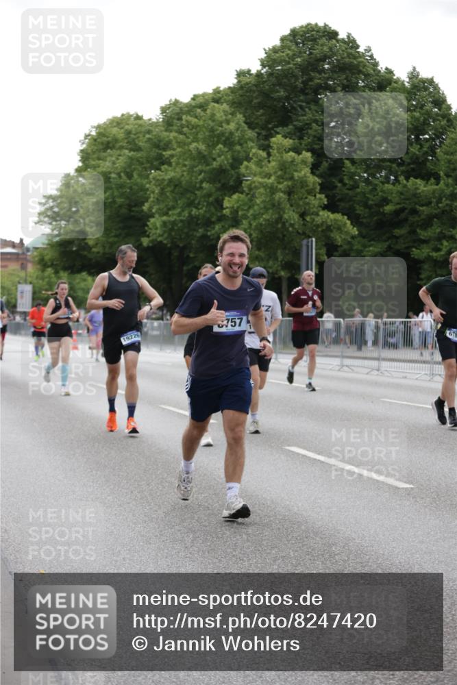 29.06.2025 - hella hamburg halbmarathon Jannik Wohlers http://msf.ph/oto/8247420 29.06.2025 10:30:40 Lombardsbrücke 1773, 2097, 2268, 3131, 4561, 6195, 6620, 6787, 7351, 8072, 8073, 8757, 9576, 10989, 11981, 11988, 12384, 12627, 14095, 14803, 15466, 15589, 17224, 17463, 17509, 17742, 17966, 19052, 19226 meine-sportfotos.de