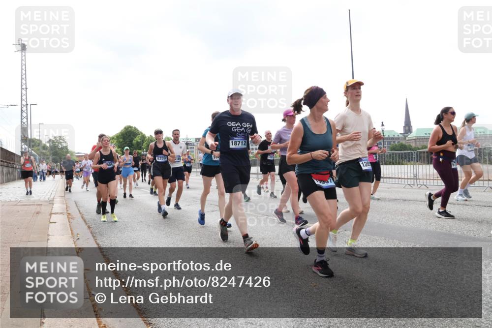 29.06.2025 - hella hamburg halbmarathon Lena Gebhardt http://msf.ph/oto/8247426 29.06.2025 10:45:32 Lombardsbrücke 1033, 1060, 1085, 1104, 1685, 1713, 1798, 1854, 1983, 2008, 2216, 2217, 2522, 2550, 2657, 2664, 2917, 2965, 2973, 3160, 3164, 3357, 3377, 3879, 3993, 4099, 4102, 4186, 4224, 4306, 4317, 4337, 4388, 4504, 4820, 4851, 5044, 5099, 5108, 5190, 5339, 5635, 5636, 5949, 6133, 6150, 6509, 6623, 6763, 6788, 6911, 6922, 6980, 7268, 7283, 7530, 7541, 7699, 7859, 7912, 8594, 8605, 8745, 8762, 9620, 10030, 10182, 10225, 10327, 10329, 11314, 12332, 12334 meine-sportfotos.de