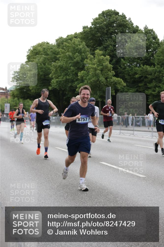 29.06.2025 - hella hamburg halbmarathon Jannik Wohlers http://msf.ph/oto/8247429 29.06.2025 10:30:40 Lombardsbrücke 1773, 2097, 2268, 3131, 4561, 6195, 6620, 6787, 7351, 8072, 8073, 8757, 9576, 10989, 11981, 11988, 12384, 12627, 14095, 14803, 15466, 15589, 17224, 17463, 17509, 17742, 17966, 19052, 19226 meine-sportfotos.de