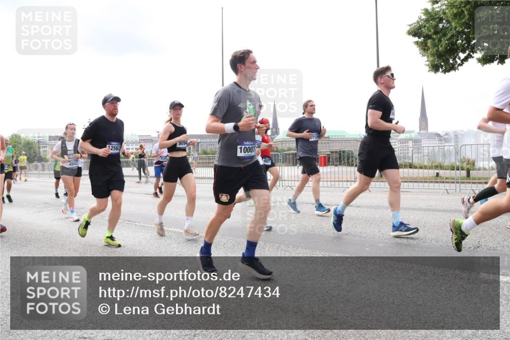 29.06.2025 - hella hamburg halbmarathon Lena Gebhardt http://msf.ph/oto/8247434 29.06.2025 10:34:02 Lombardsbrücke 1189, 1275, 1417, 1672, 1705, 1787, 1896, 2265, 2342, 2464, 2482, 2496, 2526, 2776, 2801, 2933, 3145, 3170, 3264, 3340, 3345, 3560, 3829, 3848, 4361, 4433, 4449, 4479, 4696, 4807, 4824, 4826, 4942, 5075, 5096, 5141, 5557, 5561, 5566, 5569, 5584, 5691, 5821, 5822, 5887, 6105, 6109, 6364, 6515, 6516, 6854, 6956, 7027, 7324, 7329, 7565, 7653, 8021, 8157, 8202, 8277, 8282, 8349, 8375, 8377, 8383, 8401, 8965, 9094, 9234, 9438, 9799, 9875, 9995, 10007, 10071, 10360, 10561, 11811 meine-sportfotos.de