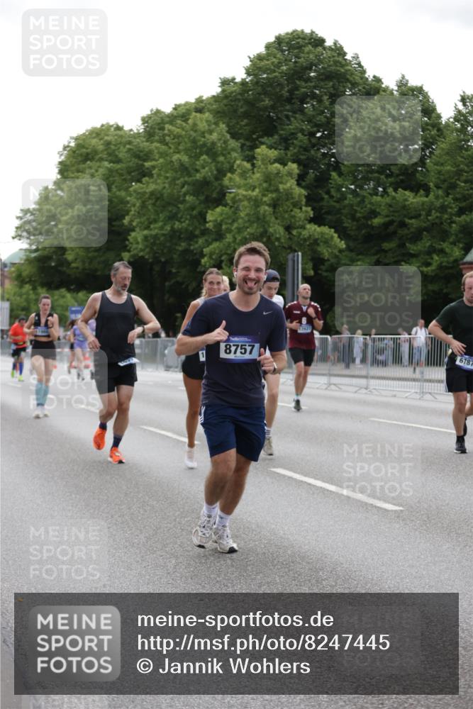 29.06.2025 - hella hamburg halbmarathon Jannik Wohlers http://msf.ph/oto/8247445 29.06.2025 10:30:40 Lombardsbrücke 1773, 2097, 2268, 3131, 4561, 6195, 6620, 6787, 7351, 8072, 8073, 8757, 9576, 10989, 11981, 11988, 12384, 12627, 14095, 14803, 15466, 15589, 17224, 17463, 17509, 17742, 17966, 19052, 19226 meine-sportfotos.de