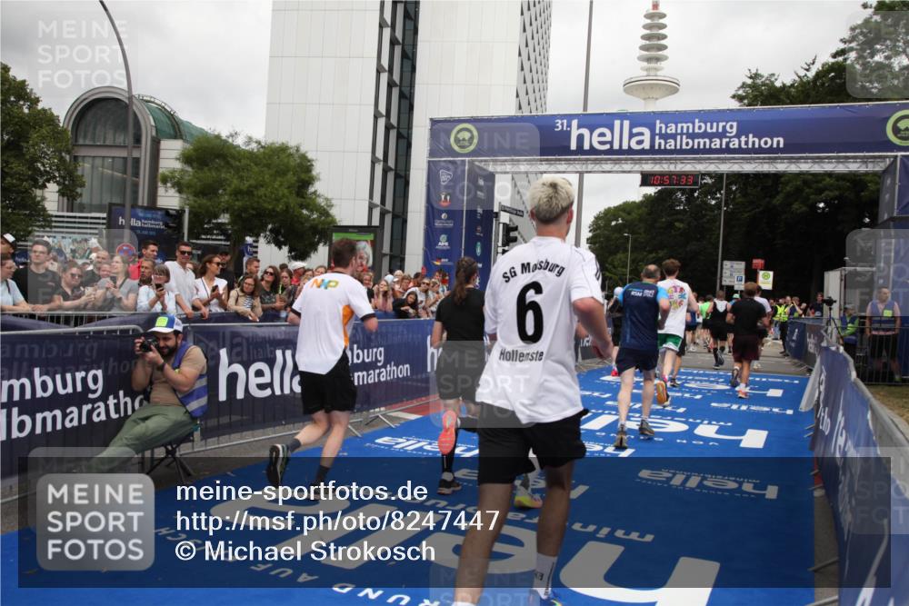 29.06.2025 - hella hamburg halbmarathon Michael Strokosch http://msf.ph/oto/8247447 29.06.2025 10:57:32 Ziel 3435, 5015, 5134, 5728, 6281, 6302, 8393, 9727, 12144, 13245, 13394, 15695, 16093, 16830, 17160, 17758, 17828 meine-sportfotos.de
