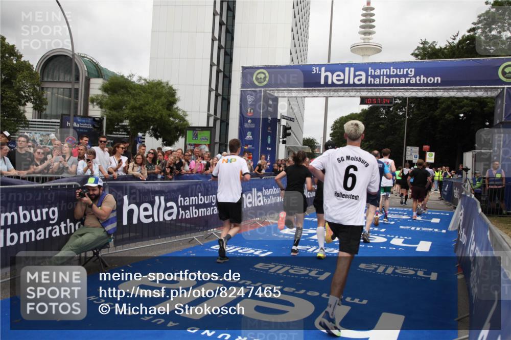 29.06.2025 - hella hamburg halbmarathon Michael Strokosch http://msf.ph/oto/8247465 29.06.2025 10:57:33 Ziel 2236, 3435, 4502, 5015, 5134, 5728, 6281, 6302, 8393, 9727, 12144, 13245, 13394, 15695, 16093, 16830, 17160, 17758, 17828 meine-sportfotos.de