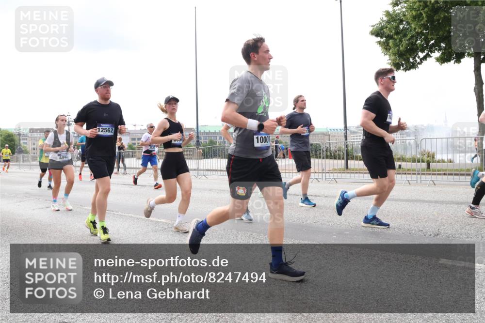 29.06.2025 - hella hamburg halbmarathon Lena Gebhardt http://msf.ph/oto/8247494 29.06.2025 10:34:02 Lombardsbrücke 1189, 1275, 1417, 1672, 1705, 1787, 1896, 2265, 2342, 2464, 2482, 2496, 2526, 2776, 2801, 2933, 3145, 3170, 3264, 3340, 3345, 3560, 3829, 3848, 4361, 4433, 4449, 4479, 4696, 4807, 4824, 4826, 4942, 5075, 5096, 5141, 5557, 5561, 5566, 5569, 5584, 5691, 5821, 5822, 5887, 6105, 6109, 6364, 6515, 6516, 6854, 6956, 7027, 7324, 7329, 7565, 7653, 8021, 8157, 8202, 8277, 8282, 8349, 8375, 8377, 8383, 8401, 8965, 9094, 9234, 9438, 9799, 9875, 9995, 10007, 10071, 10360, 10561, 11811 meine-sportfotos.de