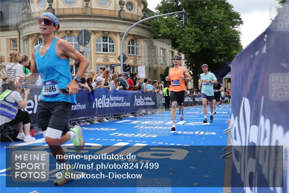 29.06.2025 - hella hamburg halbmarathon Strokosch-Dieckow http://msf.ph/oto/8247499 29.06.2025 10:39:10 Ziel 1445, 2044, 3282, 4565, 4759, 5752, 6686, 6687, 8319, 8925, 11305, 11619, 12046, 12137, 13479, 13729, 14311, 15556, 16656, 16820, 17646, 17668, 18149, 18547 meine-sportfotos.de