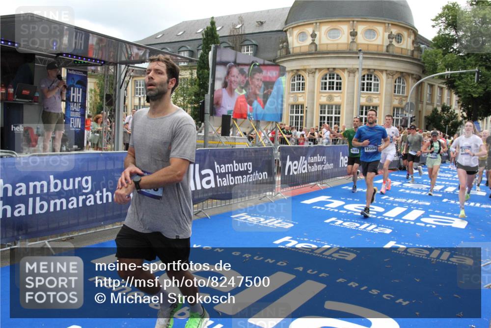 29.06.2025 - hella hamburg halbmarathon Michael Strokosch http://msf.ph/oto/8247500 29.06.2025 10:49:35 Ziel 1476, 2516, 2592, 2596, 2878, 2889, 5705, 8437, 8689, 8813, 9038, 9649, 11339, 11340, 11679, 12094, 13233, 13269, 14562, 15392, 15857, 16114, 16592, 16738, 16891, 17001, 18476, 18887, 18960 meine-sportfotos.de