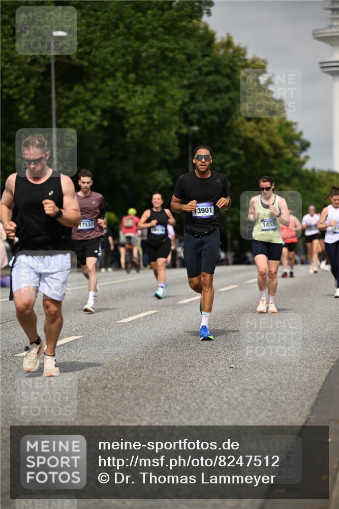 29.06.2025 - hella hamburg halbmarathon Dr. Thomas Lammeyer http://msf.ph/oto/8247512 29.06.2025 10:14:17 Kennedybrücke 1052, 1186, 1456, 1483, 1513, 4389, 7058, 7250, 7685, 8090, 8685, 8890, 9681, 9816, 9988, 11027, 11180 meine-sportfotos.de