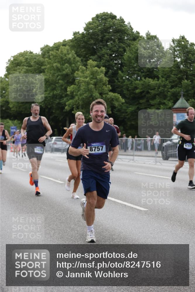 29.06.2025 - hella hamburg halbmarathon Jannik Wohlers http://msf.ph/oto/8247516 29.06.2025 10:30:40 Lombardsbrücke 1773, 2097, 2268, 3131, 4561, 6195, 6620, 6787, 7351, 8072, 8073, 8757, 9576, 10989, 11981, 11988, 12384, 12627, 14095, 14803, 15466, 15589, 17224, 17463, 17509, 17742, 17966, 19052, 19226 meine-sportfotos.de