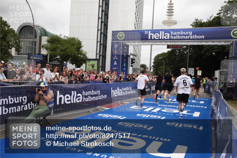 29.06.2025 - hella hamburg halbmarathon Michael Strokosch http://msf.ph/oto/8247517 29.06.2025 10:57:34 Ziel 2236, 3435, 4502, 5015, 5134, 5728, 6281, 6302, 8393, 9727, 12144, 13245, 13394, 15695, 16093, 17758, 17828 meine-sportfotos.de