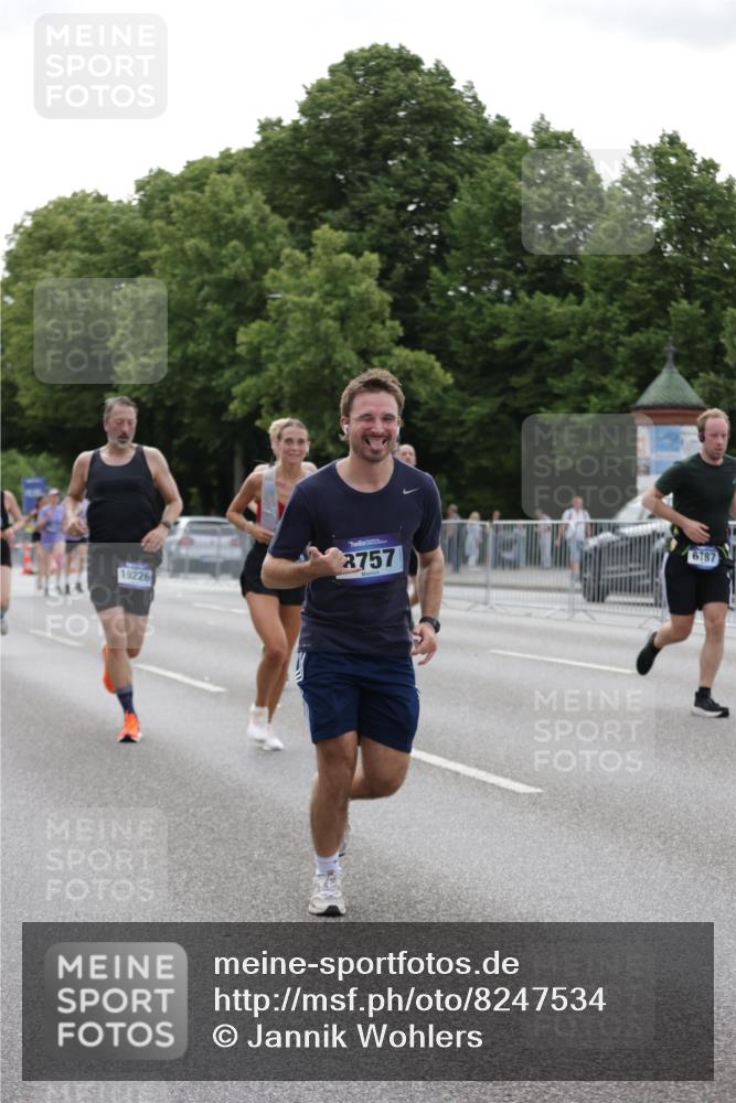 29.06.2025 - hella hamburg halbmarathon Jannik Wohlers http://msf.ph/oto/8247534 29.06.2025 10:30:40 Lombardsbrücke 1773, 2097, 2268, 3131, 4561, 6195, 6620, 6787, 7351, 8072, 8073, 8757, 9576, 10989, 11981, 11988, 12384, 12627, 14095, 14803, 15466, 15589, 17224, 17463, 17509, 17742, 17966, 19052, 19226 meine-sportfotos.de