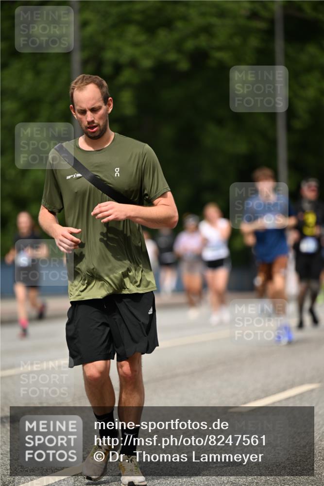 29.06.2025 - hella hamburg halbmarathon Dr. Thomas Lammeyer http://msf.ph/oto/8247561 29.06.2025 10:34:44 Kennedybrücke 1773, 2097, 2302, 2505, 2569, 3131, 6556, 6620, 7071, 7351, 7517, 8792, 9095, 9576, 9830, 9937, 10322, 10989, 10996 meine-sportfotos.de