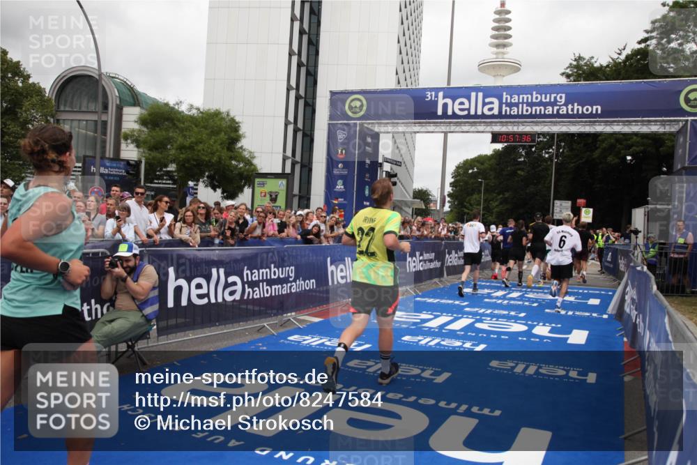 29.06.2025 - hella hamburg halbmarathon Michael Strokosch http://msf.ph/oto/8247584 29.06.2025 10:57:35 Ziel 2236, 2652, 3435, 4502, 5015, 5134, 5457, 5458, 5728, 6281, 6302, 8393, 12144, 13245, 13394, 15695, 16093, 17758, 17828 meine-sportfotos.de