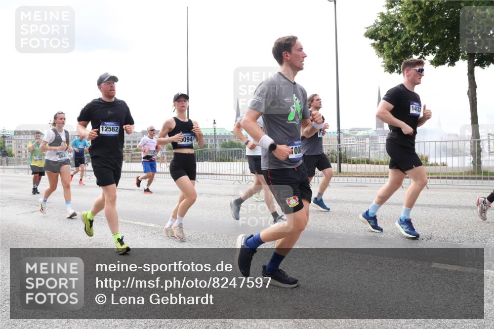 29.06.2025 - hella hamburg halbmarathon Lena Gebhardt http://msf.ph/oto/8247597 29.06.2025 10:34:02 Lombardsbrücke 1189, 1275, 1417, 1672, 1705, 1787, 1896, 2265, 2342, 2464, 2482, 2496, 2526, 2776, 2801, 2933, 3145, 3170, 3264, 3340, 3345, 3560, 3829, 3848, 4361, 4433, 4449, 4479, 4696, 4807, 4824, 4826, 4942, 5075, 5096, 5141, 5557, 5561, 5566, 5569, 5584, 5691, 5821, 5822, 5887, 6105, 6109, 6364, 6515, 6516, 6854, 6956, 7027, 7324, 7329, 7565, 7653, 8021, 8157, 8202, 8277, 8282, 8349, 8375, 8377, 8383, 8401, 8965, 9094, 9234, 9438, 9799, 9875, 9995, 10007, 10071, 10360, 10561, 11811 meine-sportfotos.de