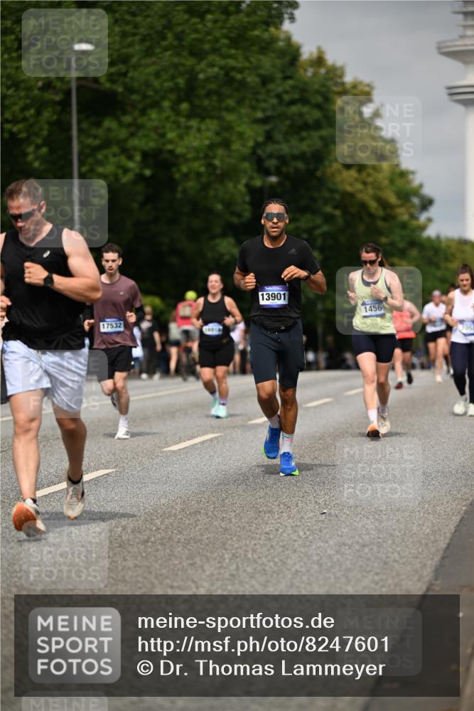 29.06.2025 - hella hamburg halbmarathon Dr. Thomas Lammeyer http://msf.ph/oto/8247601 29.06.2025 10:14:17 Kennedybrücke 1052, 1186, 1456, 1483, 1513, 4389, 7058, 7250, 7685, 8090, 8685, 8890, 9681, 9816, 9988, 11027, 11180 meine-sportfotos.de