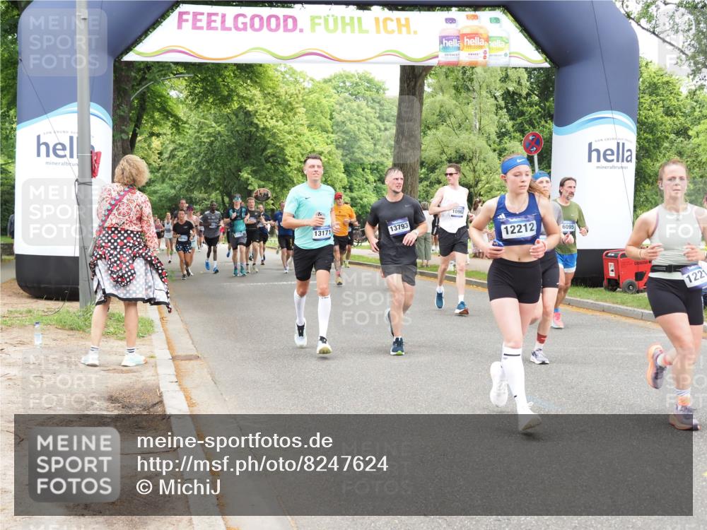 29.06.2025 - hella hamburg halbmarathon MichiJ http://msf.ph/oto/8247624 29.06.2025 10:51:19 Zwischen KM18-KM19 10962, 12211, 12212, 12837, 13171, 13184, 13793, 14313, 16095, 16872 meine-sportfotos.de