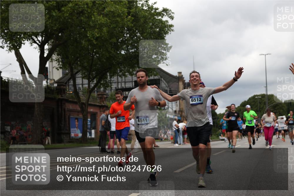 29.06.2025 - hella hamburg halbmarathon Yannick Fuchs http://msf.ph/oto/8247626 29.06.2025 10:47:47 20KM 1030, 1151, 1267, 1422, 1502, 1727, 1870, 2058, 2070, 2354, 2518, 2630, 3096, 3819, 5020, 5259, 5638, 5866, 6294, 6374, 6481, 6511, 6512, 6629, 6762, 6942, 7274, 7395, 7478, 7918, 8285, 8335, 8394, 8447, 9380, 9791, 9922, 10891, 11068, 11430, 11844, 12321, 12379, 12607, 12632, 12909, 13032, 13033, 13397, 13794, 13865, 13912, 14702, 15146, 15441, 15502, 15838, 15856, 15946, 16477, 16780, 17348, 17482, 18143, 18308, 18418, 18487, 18514, 18612, 19067 meine-sportfotos.de