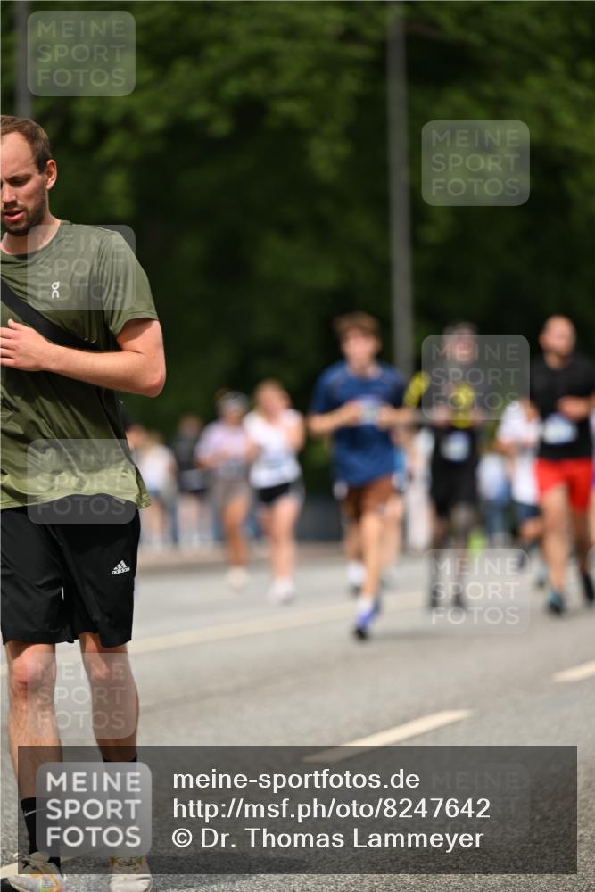 29.06.2025 - hella hamburg halbmarathon Dr. Thomas Lammeyer http://msf.ph/oto/8247642 29.06.2025 10:34:44 Kennedybrücke 1773, 2097, 2302, 2505, 2569, 3131, 6556, 6620, 7071, 7351, 7517, 8792, 9095, 9576, 9830, 9937, 10322, 10989, 10996 meine-sportfotos.de