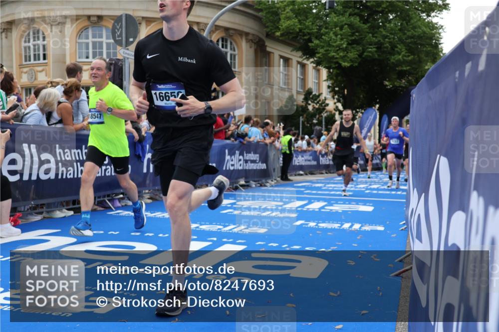 29.06.2025 - hella hamburg halbmarathon Strokosch-Dieckow http://msf.ph/oto/8247693 29.06.2025 10:39:12 Ziel 1445, 2044, 3282, 4565, 4759, 5752, 6037, 6686, 6687, 8319, 8925, 11305, 11619, 12046, 12137, 13479, 13729, 14311, 15556, 16656, 17646, 17668, 18149, 18547 meine-sportfotos.de