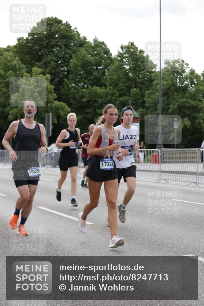 29.06.2025 - hella hamburg halbmarathon Jannik Wohlers http://msf.ph/oto/8247713 29.06.2025 10:30:41 Lombardsbrücke 1773, 1979, 2097, 3131, 4561, 5437, 6057, 6195, 6620, 6787, 7351, 8072, 8073, 8757, 9576, 10989, 11981, 11988, 12384, 12627, 14095, 15466, 15589, 17224, 17463, 17509, 17587, 17742, 17966, 19052, 19226 meine-sportfotos.de
