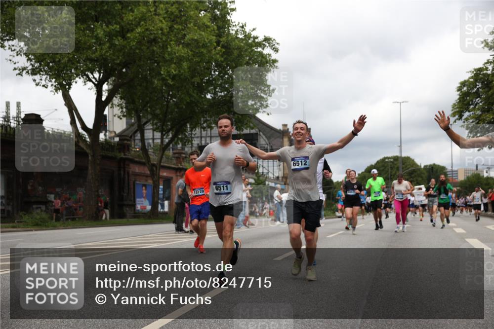 29.06.2025 - hella hamburg halbmarathon Yannick Fuchs http://msf.ph/oto/8247715 29.06.2025 10:47:48 20KM 1030, 1151, 1267, 1422, 1502, 1727, 1870, 2058, 2070, 2354, 2518, 2630, 3096, 3103, 3819, 5020, 5259, 5638, 5866, 6294, 6374, 6481, 6511, 6512, 6629, 6762, 6942, 7274, 7395, 7478, 7918, 8285, 8335, 8394, 8447, 9380, 9791, 9922, 11068, 11430, 11844, 12321, 12379, 12607, 12632, 12909, 13032, 13033, 13397, 13794, 13865, 13912, 14702, 15146, 15441, 15502, 15838, 15856, 15946, 16477, 16780, 17348, 17482, 18143, 18308, 18418, 18487, 18514, 18612, 19067 meine-sportfotos.de