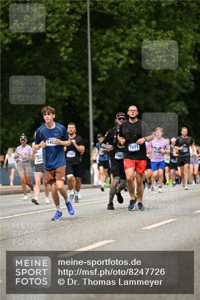 29.06.2025 - hella hamburg halbmarathon Dr. Thomas Lammeyer http://msf.ph/oto/8247726 29.06.2025 10:34:45 Kennedybrücke 1773, 2097, 2302, 2505, 2569, 3131, 6556, 6620, 7071, 7351, 7517, 8792, 9095, 9576, 9830, 9937, 10989, 10996 meine-sportfotos.de