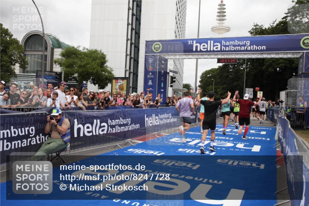 29.06.2025 - hella hamburg halbmarathon Michael Strokosch http://msf.ph/oto/8247728 29.06.2025 10:57:38 Ziel 1239, 2236, 2652, 4502, 5015, 5134, 5457, 5458, 5728, 12144, 13245, 14571, 14951, 15220, 17769, 17814 meine-sportfotos.de