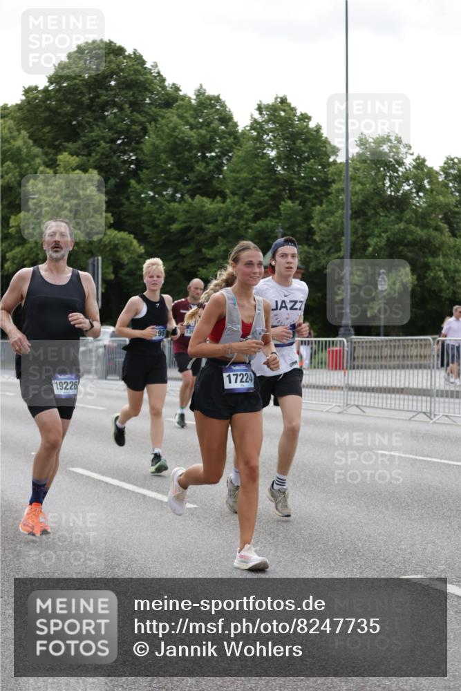 29.06.2025 - hella hamburg halbmarathon Jannik Wohlers http://msf.ph/oto/8247735 29.06.2025 10:30:41 Lombardsbrücke 1773, 1979, 2097, 3131, 4561, 5437, 6057, 6195, 6620, 6787, 7351, 8072, 8073, 8757, 9576, 10989, 11981, 11988, 12384, 12627, 14095, 15466, 15589, 17224, 17463, 17509, 17587, 17742, 17966, 19052, 19226 meine-sportfotos.de