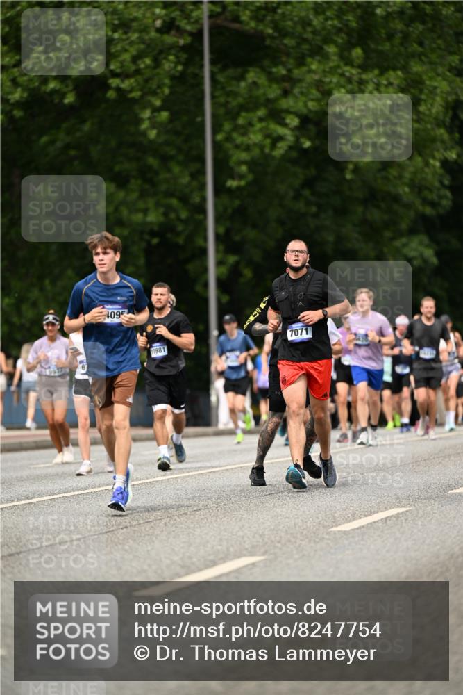29.06.2025 - hella hamburg halbmarathon Dr. Thomas Lammeyer http://msf.ph/oto/8247754 29.06.2025 10:34:45 Kennedybrücke 1773, 2097, 2302, 2505, 2569, 3131, 6556, 6620, 7071, 7351, 7517, 8792, 9095, 9576, 9830, 9937, 10989, 10996 meine-sportfotos.de