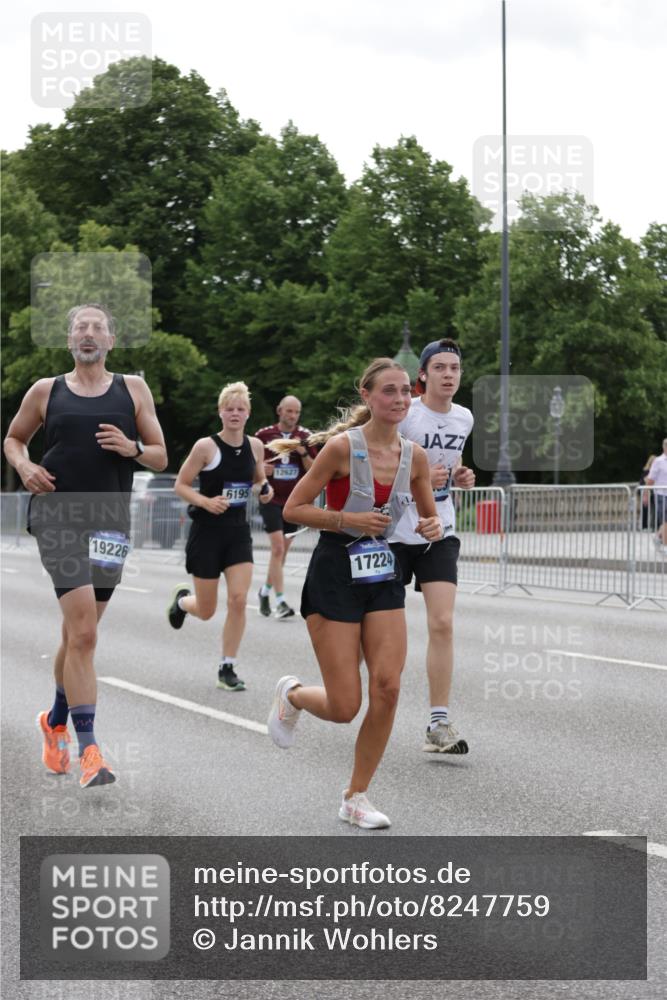29.06.2025 - hella hamburg halbmarathon Jannik Wohlers http://msf.ph/oto/8247759 29.06.2025 10:30:42 Lombardsbrücke 1773, 1979, 2097, 4561, 5437, 6057, 6195, 6620, 6787, 7351, 8050, 8072, 8073, 8757, 9576, 10989, 11981, 11988, 12384, 12627, 14095, 15466, 15589, 16457, 17224, 17463, 17509, 17587, 17742, 17966, 19052, 19226 meine-sportfotos.de
