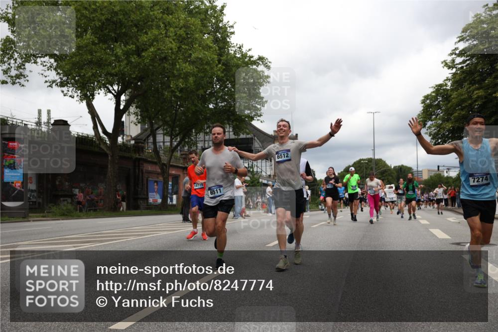 29.06.2025 - hella hamburg halbmarathon Yannick Fuchs http://msf.ph/oto/8247774 29.06.2025 10:47:48 20KM 1030, 1151, 1267, 1422, 1502, 1727, 1870, 2058, 2070, 2354, 2518, 2630, 3096, 3103, 3819, 5020, 5259, 5638, 5866, 6294, 6374, 6481, 6511, 6512, 6629, 6762, 6942, 7274, 7395, 7478, 7918, 8285, 8335, 8394, 8447, 9380, 9791, 9922, 11068, 11430, 11844, 12321, 12379, 12607, 12632, 12909, 13032, 13033, 13397, 13794, 13865, 13912, 14702, 15146, 15441, 15502, 15838, 15856, 15946, 16477, 16780, 17348, 17482, 18143, 18308, 18418, 18487, 18514, 18612, 19067 meine-sportfotos.de
