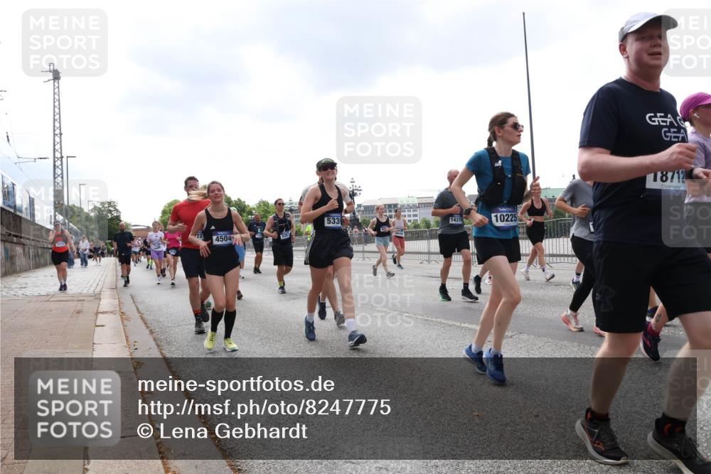 29.06.2025 - hella hamburg halbmarathon Lena Gebhardt http://msf.ph/oto/8247775 29.06.2025 10:45:33 Lombardsbrücke 1033, 1060, 1085, 1104, 1685, 1713, 1798, 1854, 1983, 2008, 2216, 2217, 2522, 2550, 2657, 2664, 2917, 2965, 2973, 3160, 3164, 3357, 3377, 3879, 3993, 4099, 4102, 4186, 4224, 4306, 4317, 4337, 4388, 4504, 4820, 4851, 5044, 5099, 5108, 5190, 5339, 5635, 5636, 5949, 6133, 6150, 6509, 6623, 6763, 6788, 6911, 6922, 6980, 7268, 7283, 7530, 7541, 7699, 7859, 7912, 8594, 8605, 8745, 8762, 9620, 10030, 10182, 10225, 10327, 10329, 10367, 11314, 12332, 12334 meine-sportfotos.de