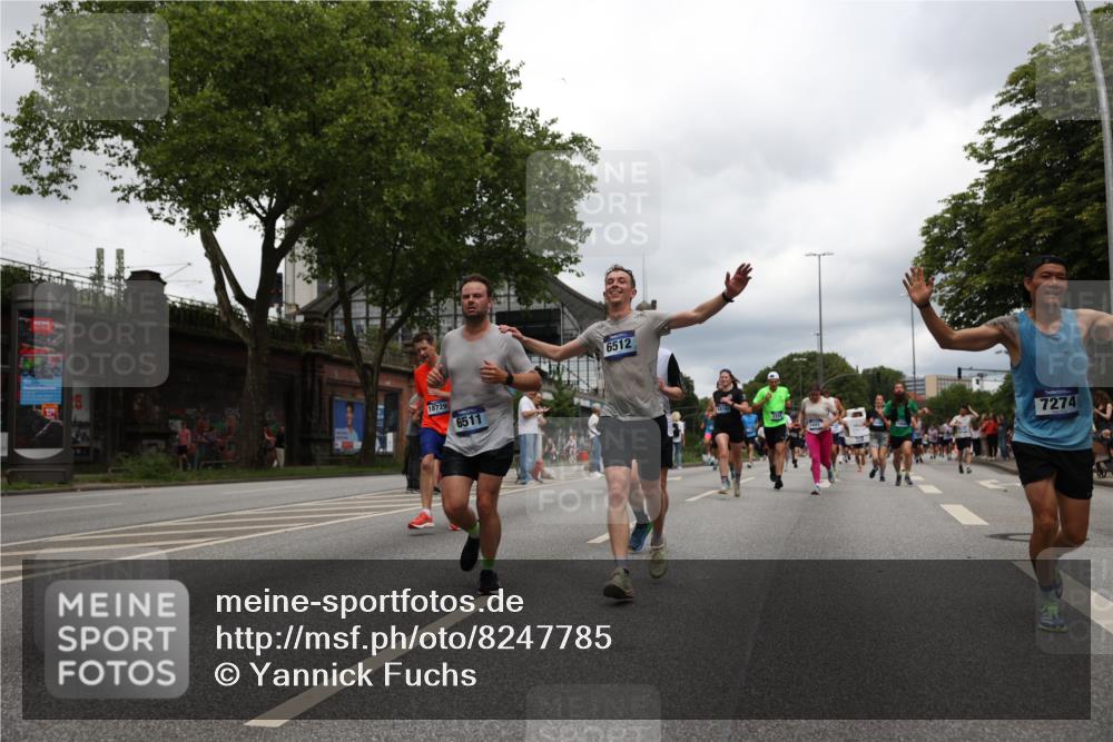 29.06.2025 - hella hamburg halbmarathon Yannick Fuchs http://msf.ph/oto/8247785 29.06.2025 10:47:48 20KM 1030, 1151, 1267, 1422, 1502, 1727, 1870, 2058, 2070, 2354, 2518, 2630, 3096, 3103, 3819, 5020, 5259, 5638, 5866, 6294, 6374, 6481, 6511, 6512, 6629, 6762, 6942, 7274, 7395, 7478, 7918, 8285, 8335, 8394, 8447, 9380, 9791, 9922, 11068, 11430, 11844, 12321, 12379, 12607, 12632, 12909, 13032, 13033, 13397, 13794, 13865, 13912, 14702, 15146, 15441, 15502, 15838, 15856, 15946, 16477, 16780, 17348, 17482, 18143, 18308, 18418, 18487, 18514, 18612, 19067 meine-sportfotos.de