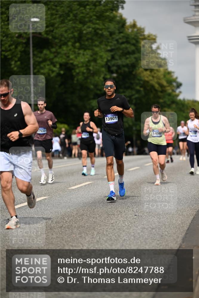 29.06.2025 - hella hamburg halbmarathon Dr. Thomas Lammeyer http://msf.ph/oto/8247788 29.06.2025 10:14:17 Kennedybrücke 1052, 1186, 1456, 1483, 1513, 4389, 7058, 7250, 7685, 8090, 8685, 8890, 9681, 9816, 9988, 11027, 11180 meine-sportfotos.de