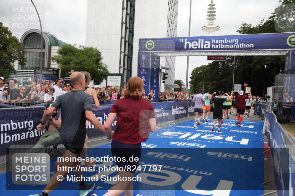 29.06.2025 - hella hamburg halbmarathon Michael Strokosch http://msf.ph/oto/8247797 29.06.2025 10:57:39 Ziel 1239, 2236, 2606, 2652, 4502, 5015, 5134, 5457, 5458, 5728, 13245, 14571, 14951, 15220, 17769, 17814 meine-sportfotos.de