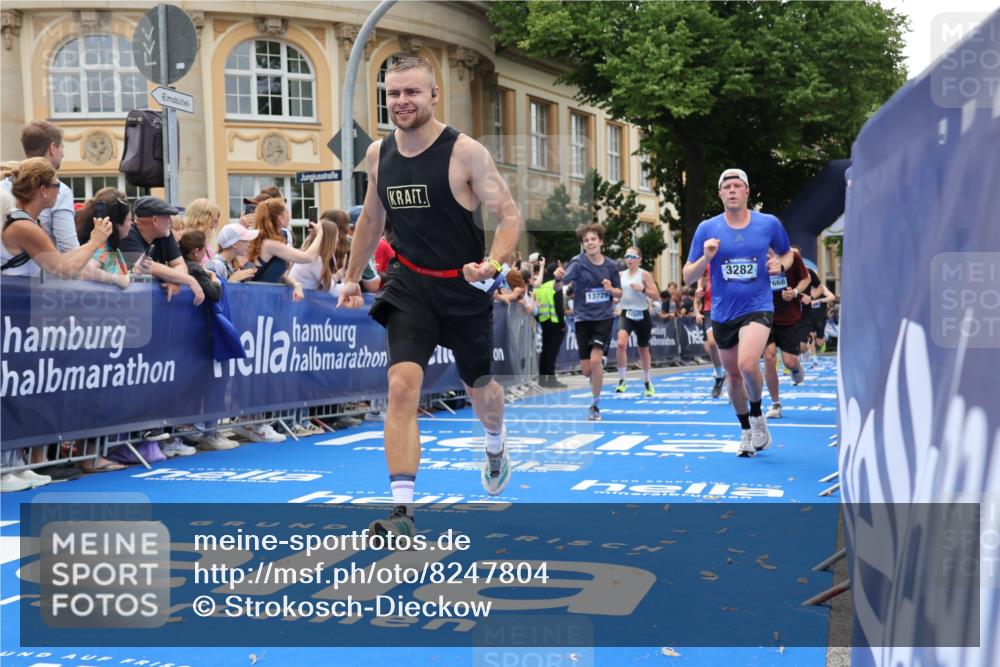 29.06.2025 - hella hamburg halbmarathon Strokosch-Dieckow http://msf.ph/oto/8247804 29.06.2025 10:39:14 Ziel 2044, 3282, 4565, 5752, 6037, 8319, 8925, 11305, 12046, 13479, 13729, 14311, 14359, 15556, 15866, 16656, 17646, 17668, 18149, 18547 meine-sportfotos.de