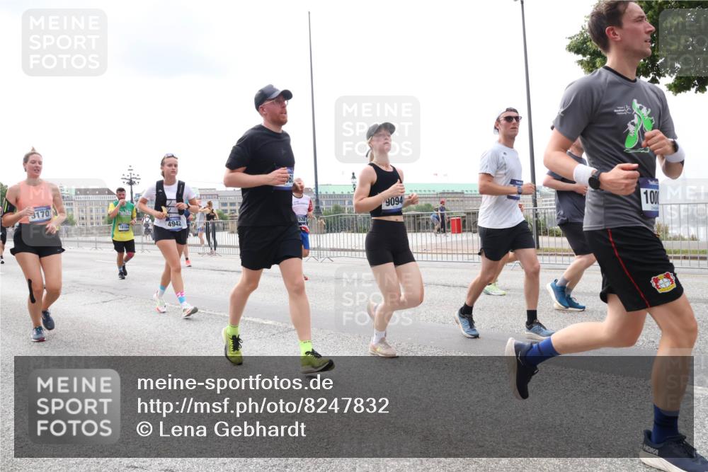 29.06.2025 - hella hamburg halbmarathon Lena Gebhardt http://msf.ph/oto/8247832 29.06.2025 10:34:02 Lombardsbrücke 1189, 1275, 1417, 1672, 1705, 1787, 1896, 2265, 2342, 2464, 2482, 2496, 2526, 2776, 2801, 2933, 3145, 3170, 3264, 3340, 3345, 3560, 3829, 3848, 4361, 4433, 4449, 4479, 4696, 4807, 4824, 4826, 4942, 5075, 5096, 5141, 5557, 5561, 5566, 5569, 5584, 5691, 5821, 5822, 5887, 6105, 6109, 6364, 6515, 6516, 6854, 6956, 7027, 7324, 7329, 7565, 7653, 8021, 8157, 8202, 8277, 8282, 8349, 8375, 8377, 8383, 8401, 8965, 9094, 9234, 9438, 9799, 9875, 9995, 10007, 10071, 10360, 10561, 11811 meine-sportfotos.de