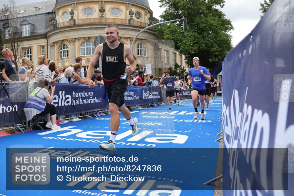 29.06.2025 - hella hamburg halbmarathon Strokosch-Dieckow http://msf.ph/oto/8247836 29.06.2025 10:39:14 Ziel 2044, 3282, 4565, 5752, 6037, 8319, 8925, 11305, 12046, 13479, 13729, 14311, 14359, 15556, 15866, 16656, 17646, 17668, 18149, 18547 meine-sportfotos.de