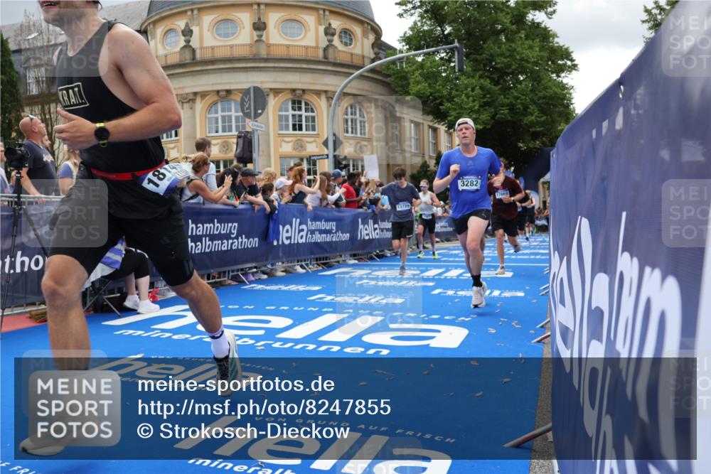 29.06.2025 - hella hamburg halbmarathon Strokosch-Dieckow http://msf.ph/oto/8247855 29.06.2025 10:39:14 Ziel 2044, 3282, 4565, 5752, 6037, 8319, 8925, 11305, 12046, 13479, 13729, 14311, 14359, 15556, 15866, 16656, 17646, 17668, 18149, 18547 meine-sportfotos.de