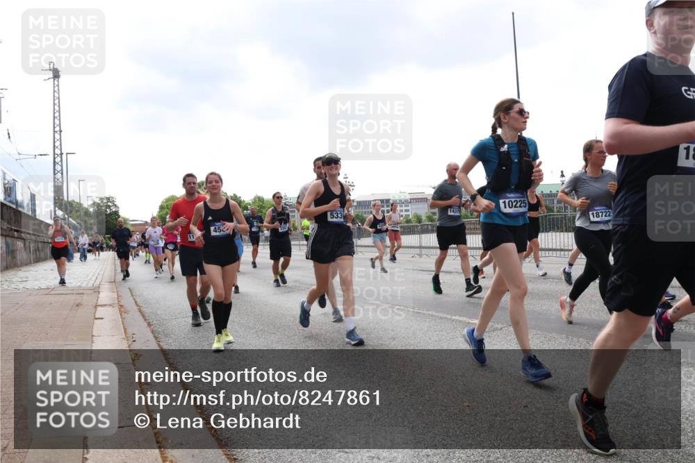 29.06.2025 - hella hamburg halbmarathon Lena Gebhardt http://msf.ph/oto/8247861 29.06.2025 10:45:33 Lombardsbrücke 1033, 1060, 1085, 1104, 1685, 1713, 1798, 1854, 1983, 2008, 2216, 2217, 2522, 2550, 2657, 2664, 2917, 2965, 2973, 3160, 3164, 3357, 3377, 3879, 3993, 4099, 4102, 4186, 4224, 4306, 4317, 4337, 4388, 4504, 4820, 4851, 5044, 5099, 5108, 5190, 5339, 5635, 5636, 5949, 6133, 6150, 6509, 6623, 6763, 6788, 6911, 6922, 6980, 7268, 7283, 7530, 7541, 7699, 7859, 7912, 8594, 8605, 8745, 8762, 9620, 10030, 10182, 10225, 10327, 10329, 10367, 11314, 12332, 12334 meine-sportfotos.de