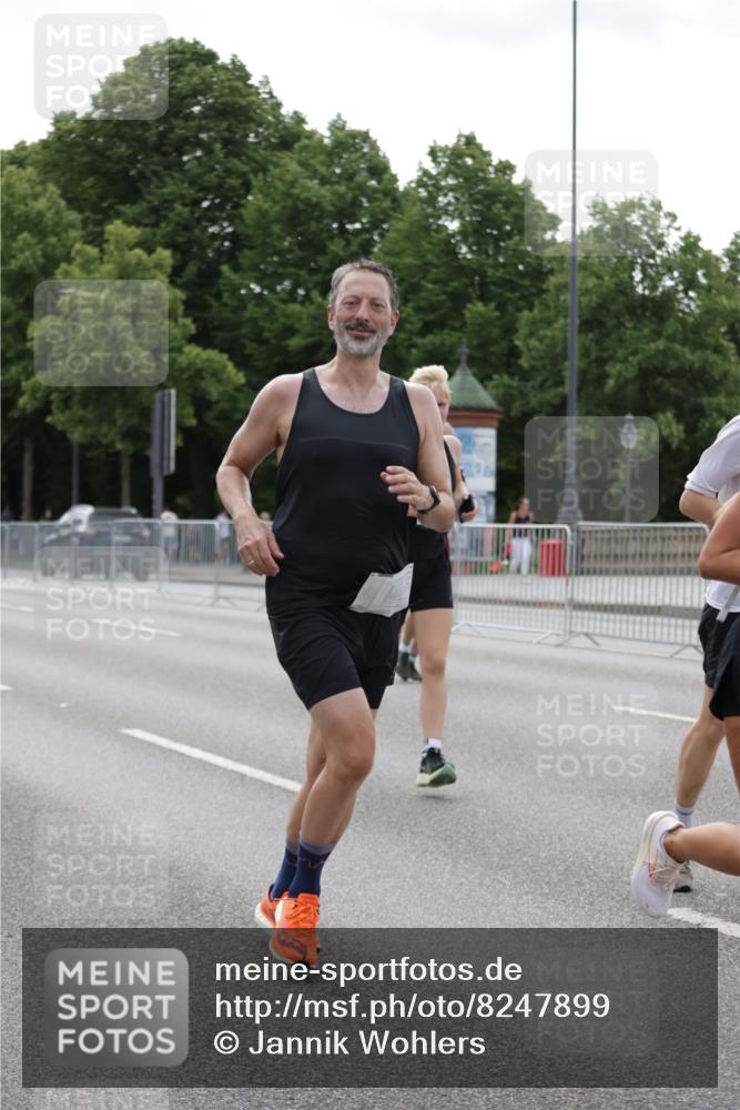 29.06.2025 - hella hamburg halbmarathon Jannik Wohlers http://msf.ph/oto/8247899 29.06.2025 10:30:42 Lombardsbrücke 1773, 1979, 2097, 4561, 5437, 6057, 6195, 6620, 6787, 7351, 8050, 8072, 8073, 8757, 9576, 10989, 11981, 11988, 12384, 12627, 14095, 15466, 15589, 16457, 17224, 17463, 17509, 17587, 17742, 17966, 19052, 19226 meine-sportfotos.de
