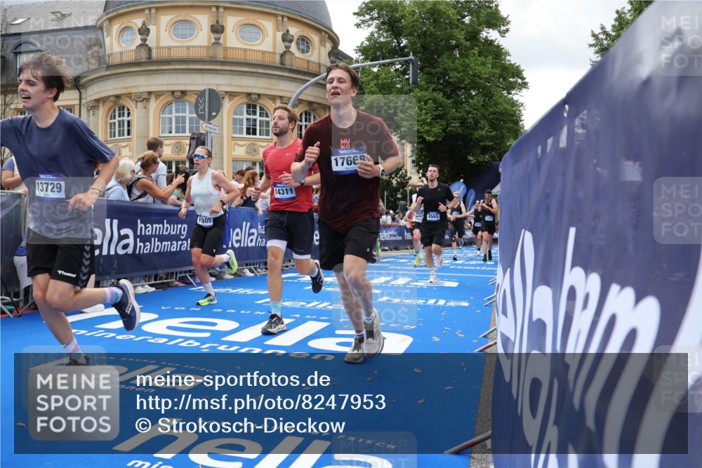 29.06.2025 - hella hamburg halbmarathon Strokosch-Dieckow http://msf.ph/oto/8247953 29.06.2025 10:39:16 Ziel 2044, 3282, 4565, 5752, 6037, 8319, 8925, 11305, 12046, 13479, 13729, 14311, 14359, 15013, 15866, 17646, 17668, 18149, 18547 meine-sportfotos.de