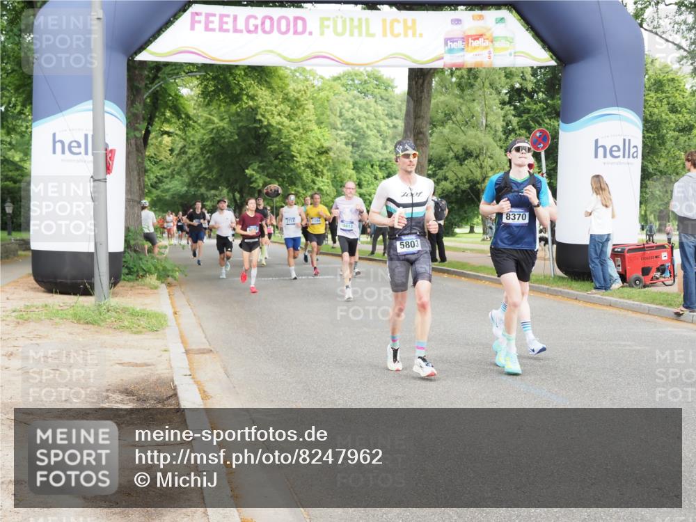 29.06.2025 - hella hamburg halbmarathon MichiJ http://msf.ph/oto/8247962 29.06.2025 10:28:37 Zwischen KM18-KM19 2573, 2972, 4565, 5709, 5803, 8319, 11714, 14077, 15421, 15689, 18013, 18979 meine-sportfotos.de